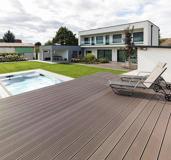 Sammenligning av første generasjons og co-ekstruderte WPC-gulv: funksjoner og forskjeller