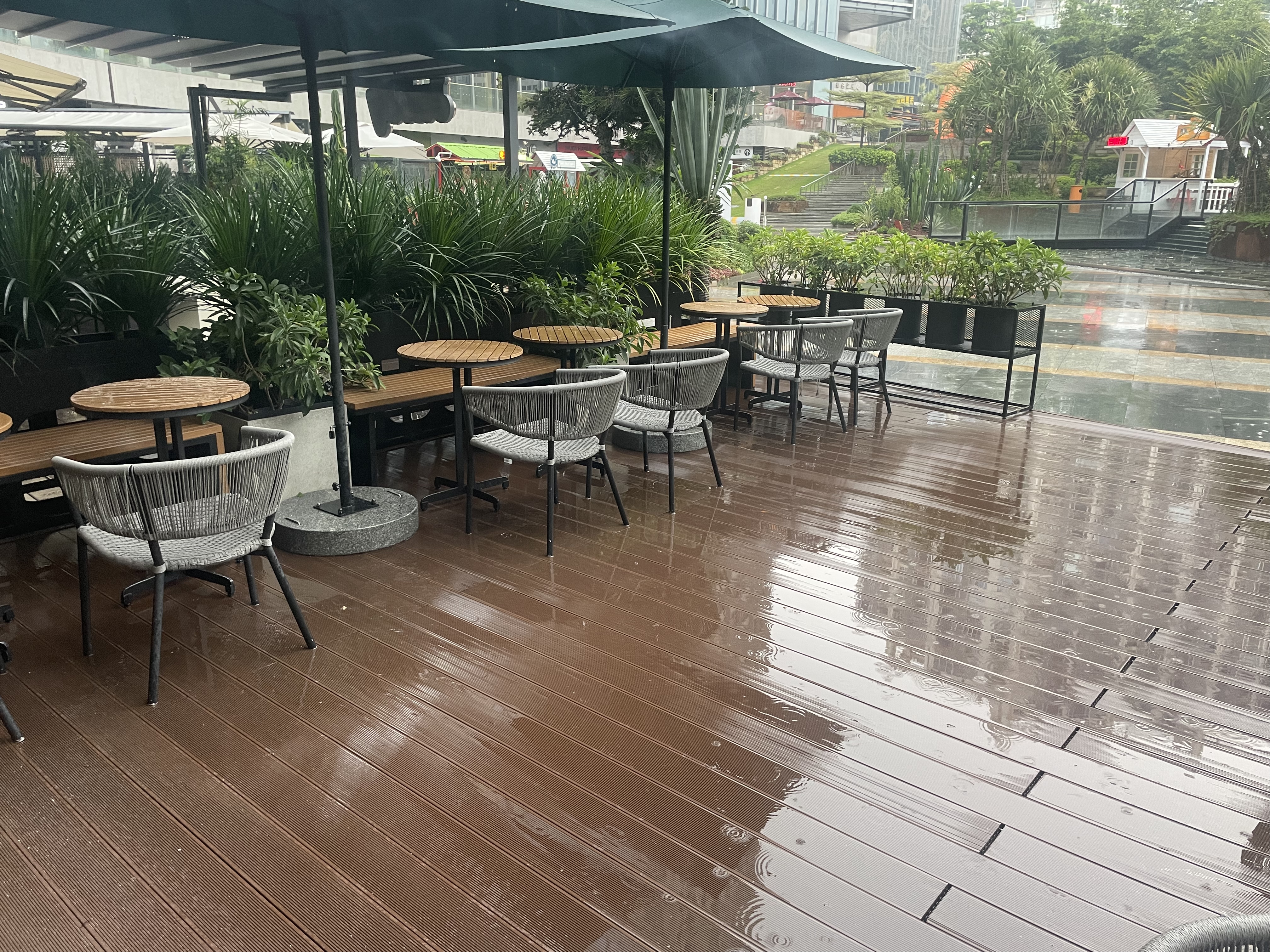 Er wpc terrassebord vanntett?